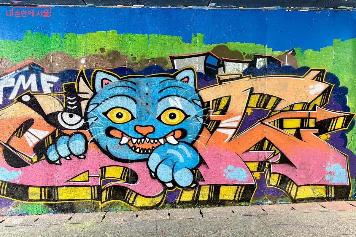 Apgujeong KPop Demon Hunters Hojakdo mural