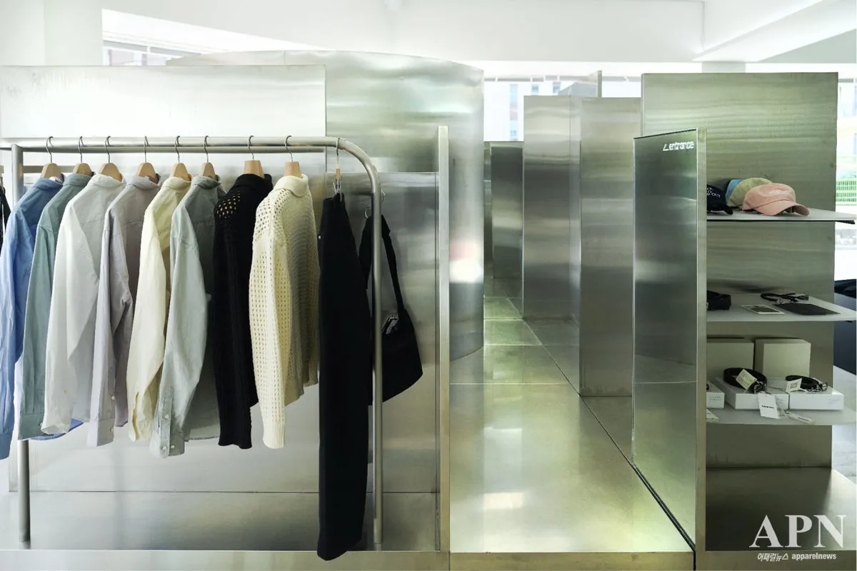 Entrance Seongsu maze-like experiential retail space with domestic brands