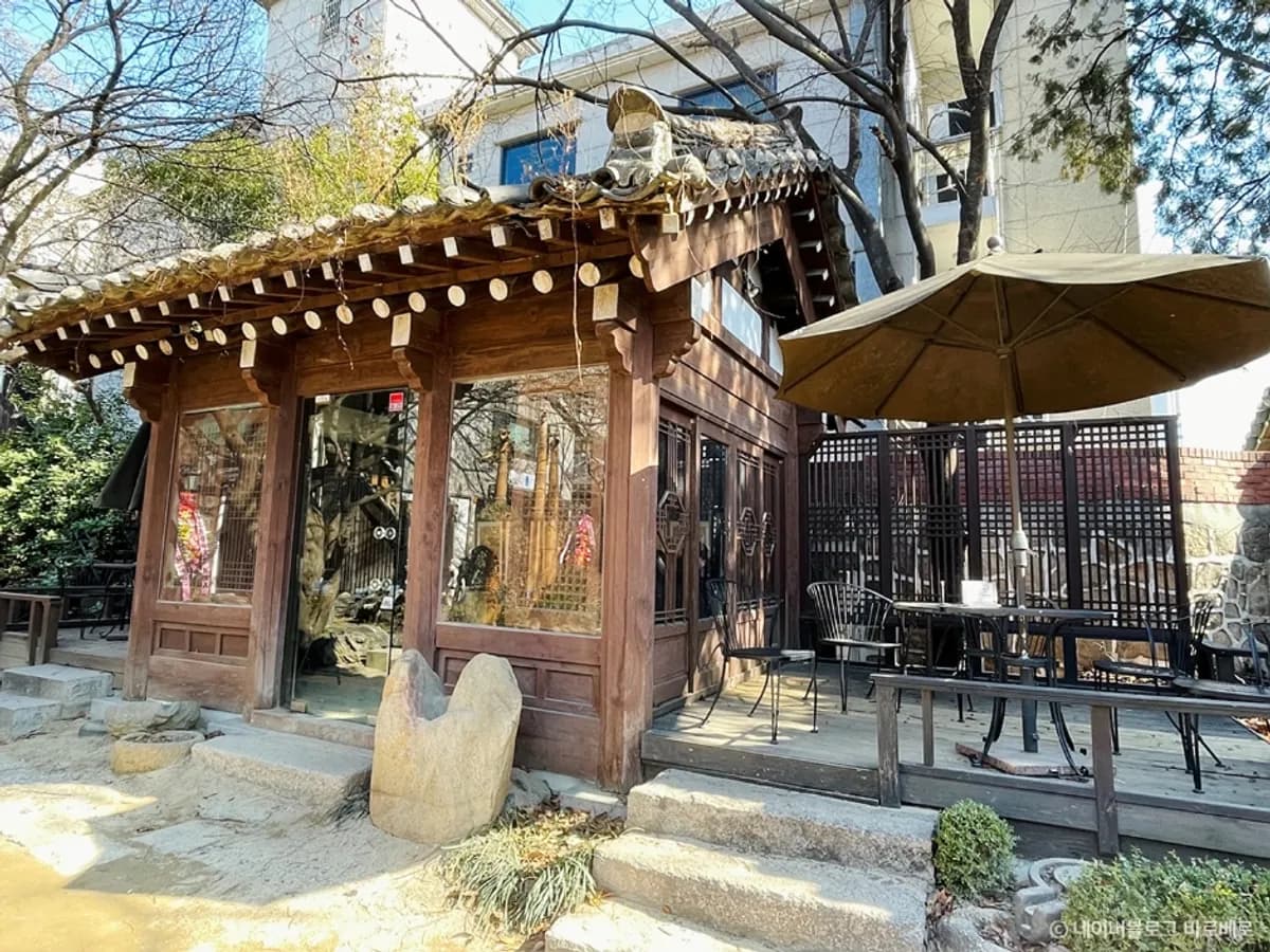 Jeontong Dawon garden with traditional Korean tea setting